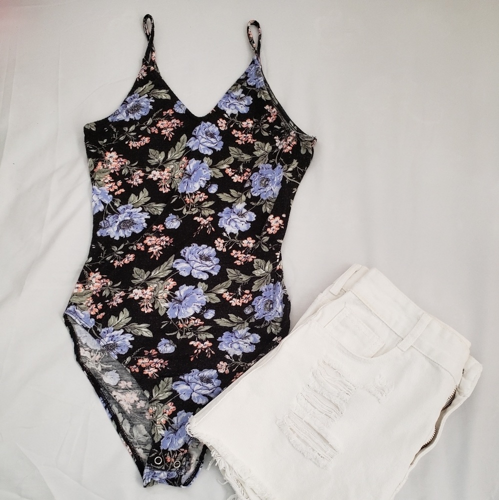American Eagle floral v-neck bodysuit sz. S